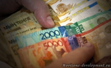 S&P: ослабление тенге осложнит деятельность казахстанских банков